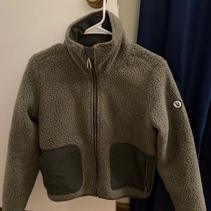 Vuori Alpine Sherpa jacket. NWOT